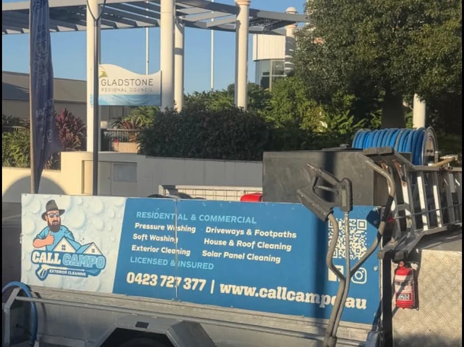 Call Campo trailer-mounted pressure cleaning rig on a commercial site