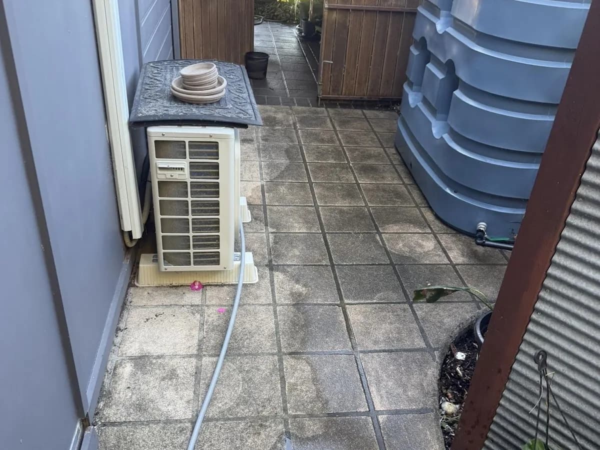Driveway & Concrete Cleaning in Gladstone, before